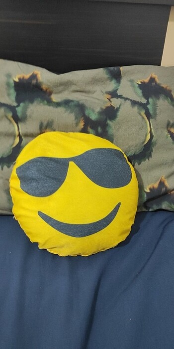  Beden Havalı emoji yastık 