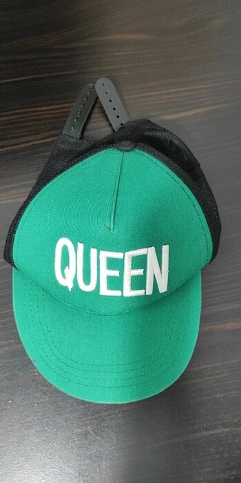 Beden yeşil Renk Queen yazılı LCW şapka