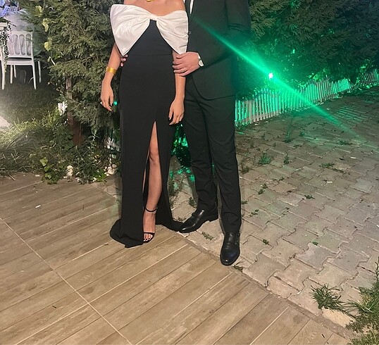Oleg Cassini Oleg cassini beyaz fiyonklu siyah davet elbisesi