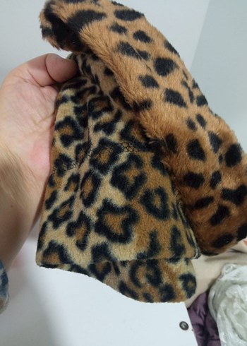 Kürk Detaylı Leopar Desenli bere ve saç bandi - Görsel 4