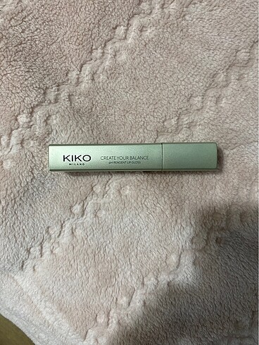  Beden Kiko create your balance pH reagent lip gloss