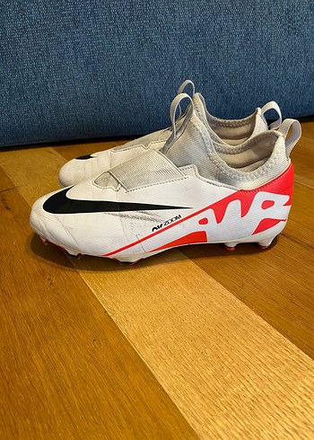 Beyaz Velcro Bağcıklı Erkek Futbol Ayakkabısı - Görsel 4