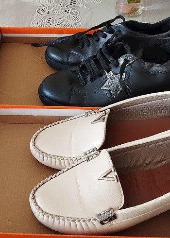 Beyaz Tokalı Kadın Düz Deri Ayakkabı - Görsel 4