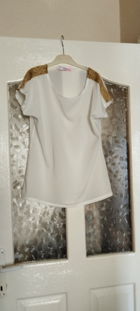 Zincir Detaylı Beyaz Mini Bluz - Görsel 5