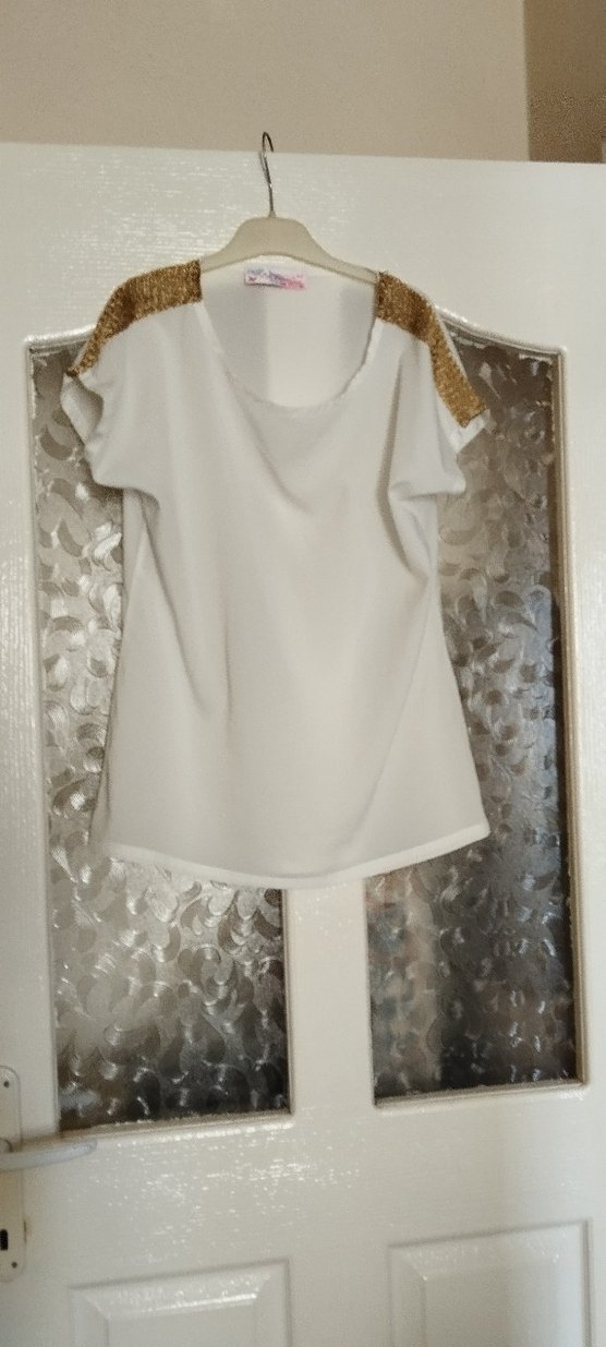 Zincir Detaylı Beyaz Mini Bluz - Görsel 3