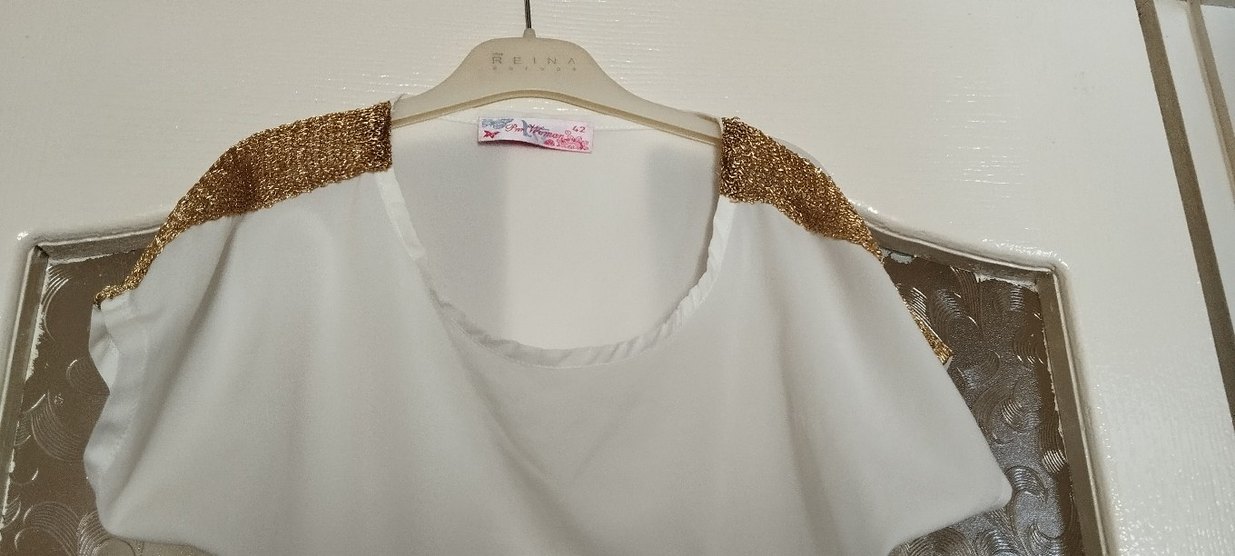 Zincir Detaylı Beyaz Mini Bluz - Görsel 2