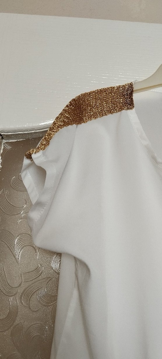 Zincir Detaylı Beyaz Mini Bluz - Görsel 4