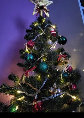 Renkli Yılbaşı Ağacı ve Süsleri - Görsel 2