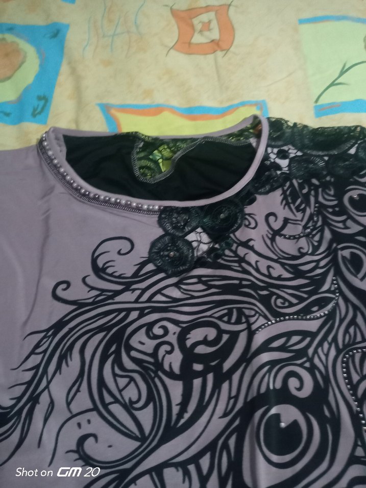 Gri Baskılı Uzun Kesim Kadın Tişört - Görsel 2