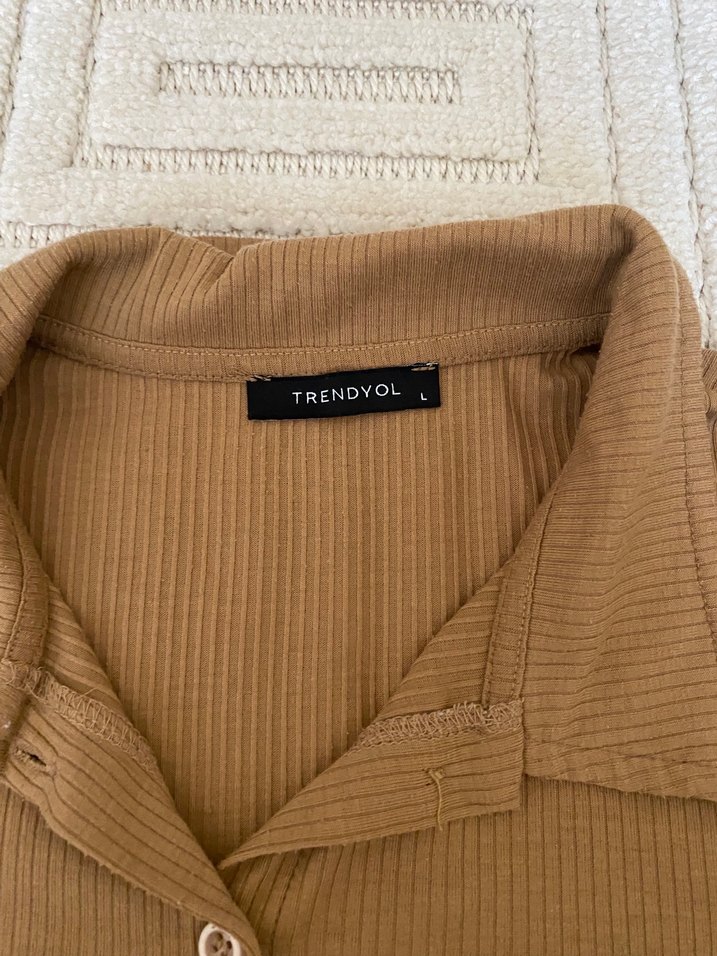 Düğmeli Kısa Kollu Kahverengi Gömlek - Görsel 2