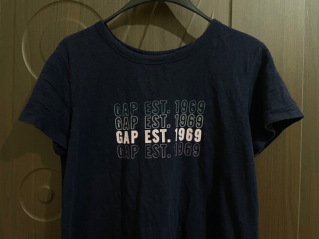 GAP tshirt