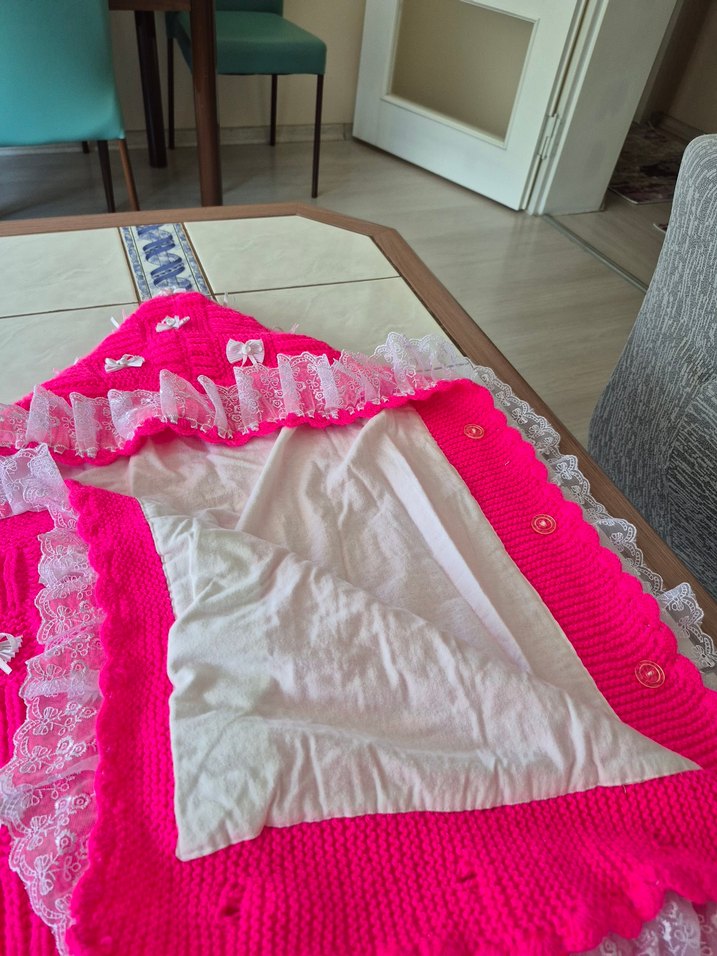 Nakışlı Pembe Örgü Bebek Battaniyesi - Görsel 3
