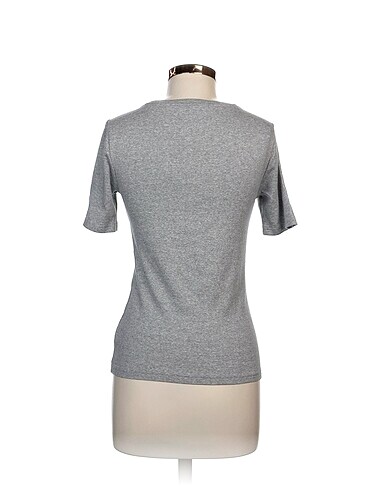 m Beden Gap T-shirt %70 İndirimli.