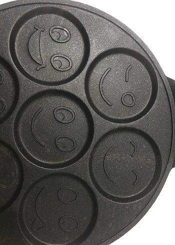 Gülümseyen Yüz Desenli Siyah Pankek Tava - Görsel 4