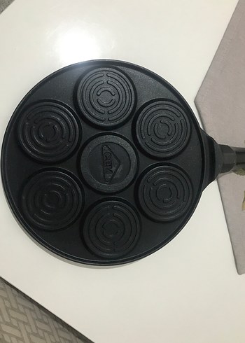 Gülümseyen Yüz Desenli Siyah Pankek Tava - Görsel 3