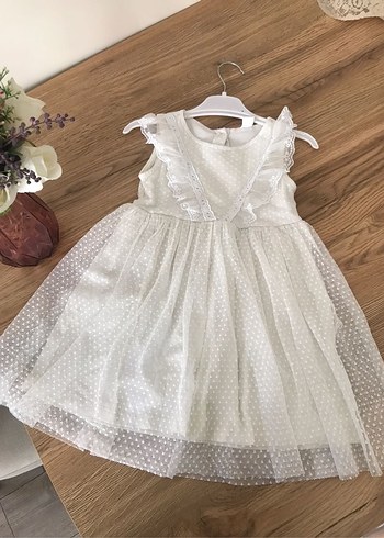 Klasik Elegan Beyaz Kız Elbisesi