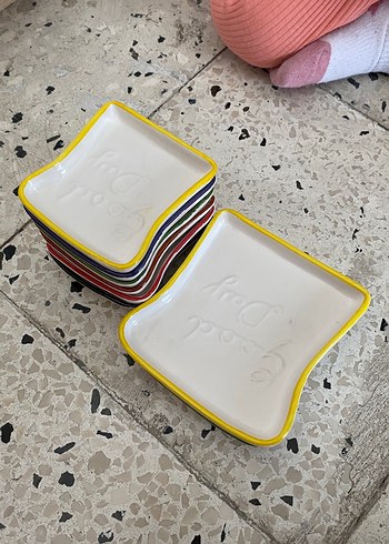  Beden Renkli Kenarlı Seramik Atıştırmalık Tabakları