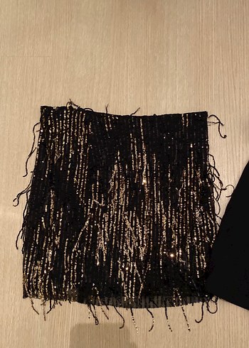 Zara Kadın Pullu Etek ve Kemerli Siyah Şort