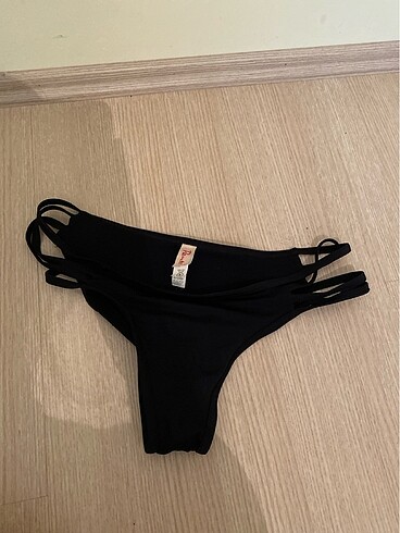 Penti Siyah İp Detaylı bikini altı