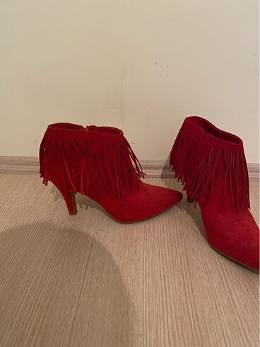 Catwalk Junkie Catwalk Kırmızı Püsküllü Topuklu Ayakkabı