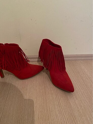 38 Beden Catwalk Kırmızı Püsküllü Topuklu Ayakkabı
