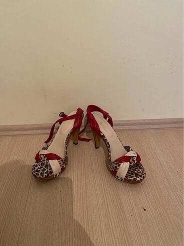 Leopar Topuklu Ayakkabı