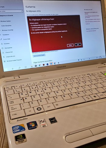 Beyaz Toshiba Dizüstü Bilgisayar - Görsel 4