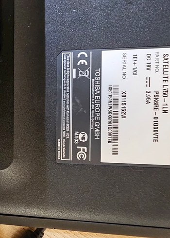 Beyaz Toshiba Dizüstü Bilgisayar - Görsel 2