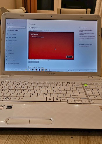 Beyaz Toshiba Dizüstü Bilgisayar - Görsel 5