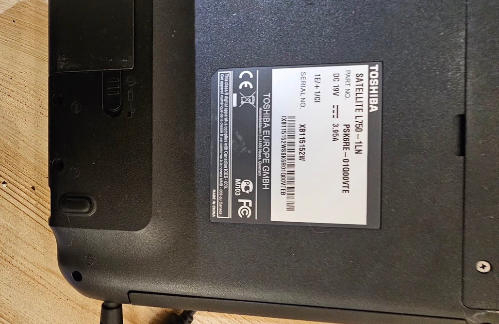 Beyaz Toshiba Dizüstü Bilgisayar - Görsel 2