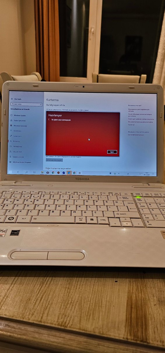 Beyaz Toshiba Dizüstü Bilgisayar - Görsel 5