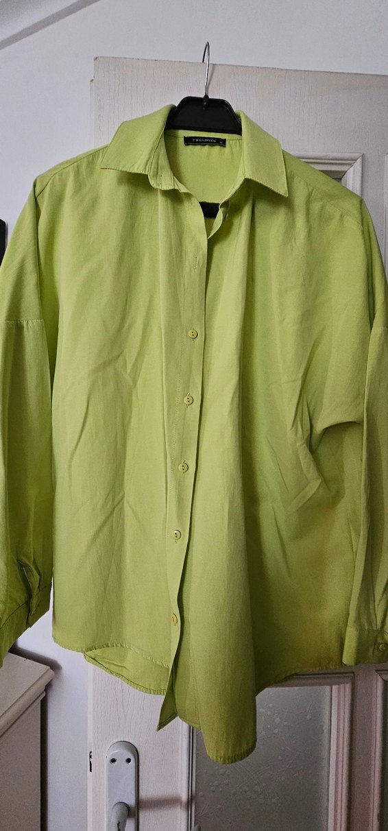 Düğmeli Yeşil  Gömlek - Görsel 2