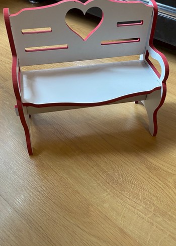 Beyaz Kalp Detaylı Ahşap Bank - Görsel 3
