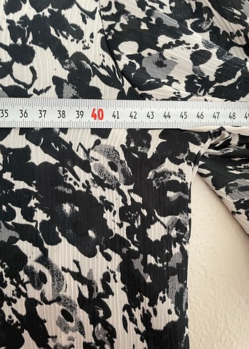 Uzun Kollu Fırfırlı Gri Desenli Bluz - Görsel 4