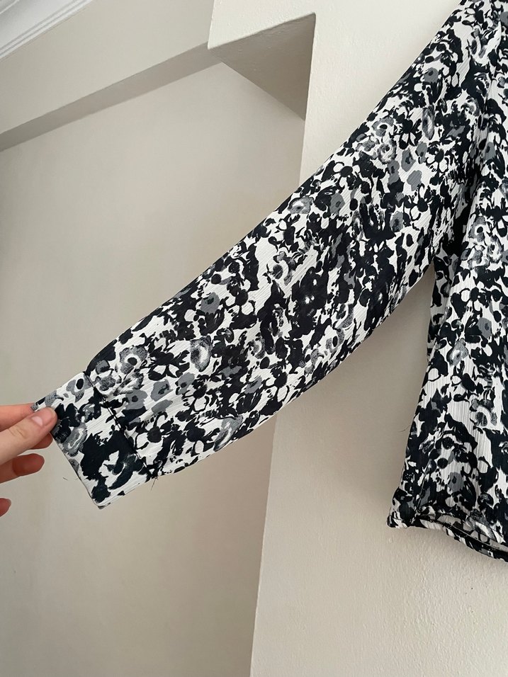 Uzun Kollu Fırfırlı Gri Desenli Bluz - Görsel 5