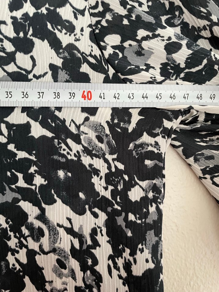 Uzun Kollu Fırfırlı Gri Desenli Bluz - Görsel 4