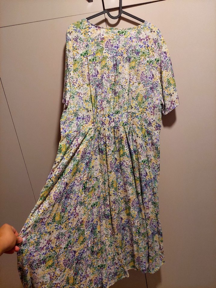 Çiçekli V Yaka Uzun Desenli Elbise - Görsel 2