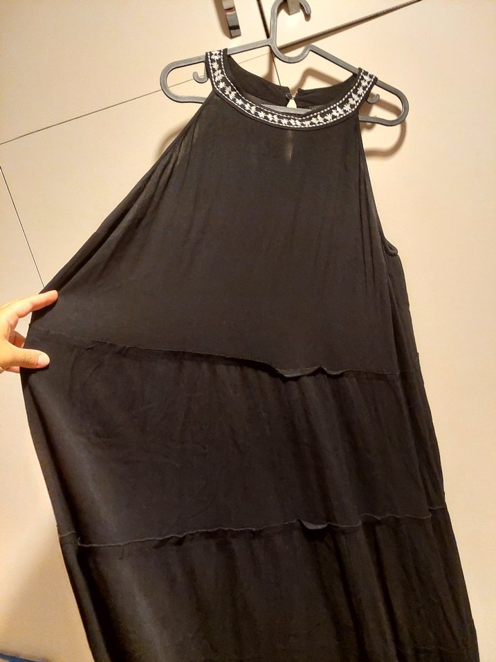 Uzun Siyah Dökümlü Elbise - Görsel 2