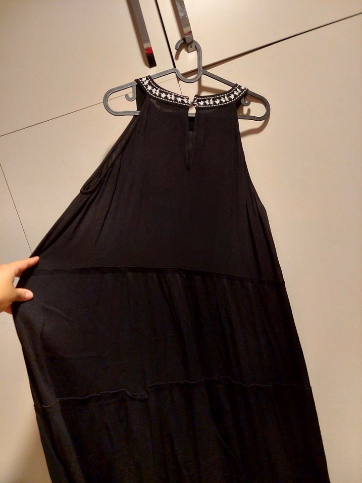 Uzun Siyah Dökümlü Elbise - Görsel 5