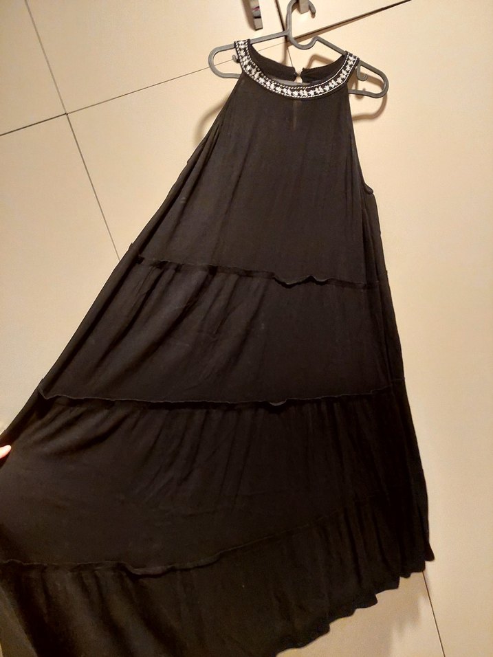 Uzun Siyah Dökümlü Elbise - Görsel 3