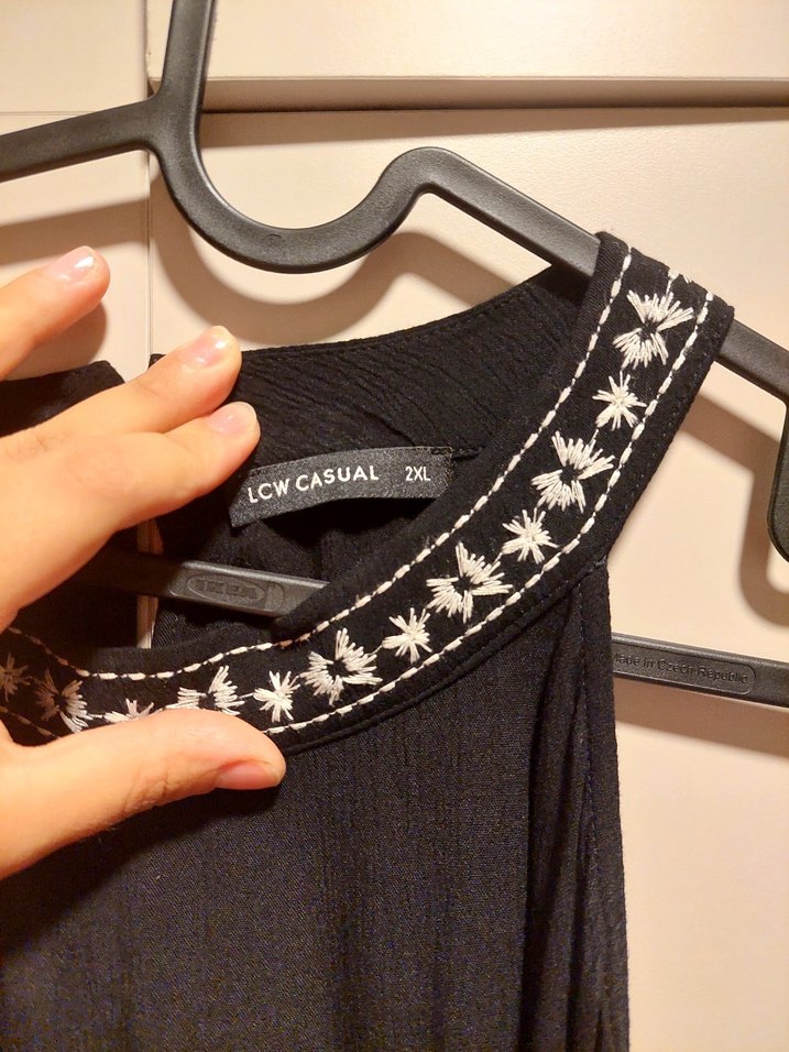 Uzun Siyah Dökümlü Elbise - Görsel 4