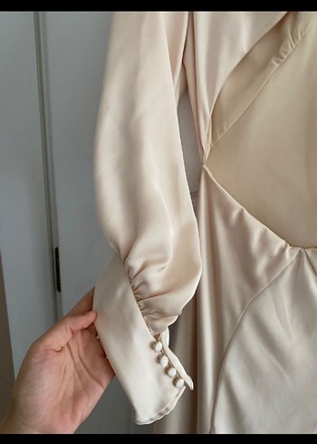 Zara Uzun Kollu Beyaz Saten Elbise