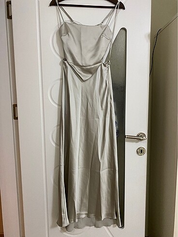 Zara Zara şal detaylı saten elbise