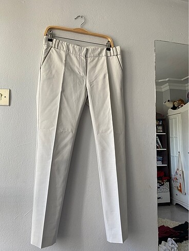 kırık beyaz rengi kumaş pantolon
