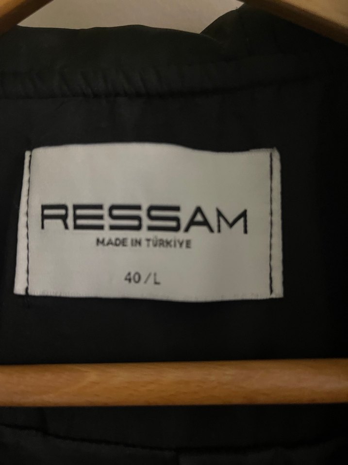 Düğmeli Siyah Midi Yağmurluk - Görsel 4