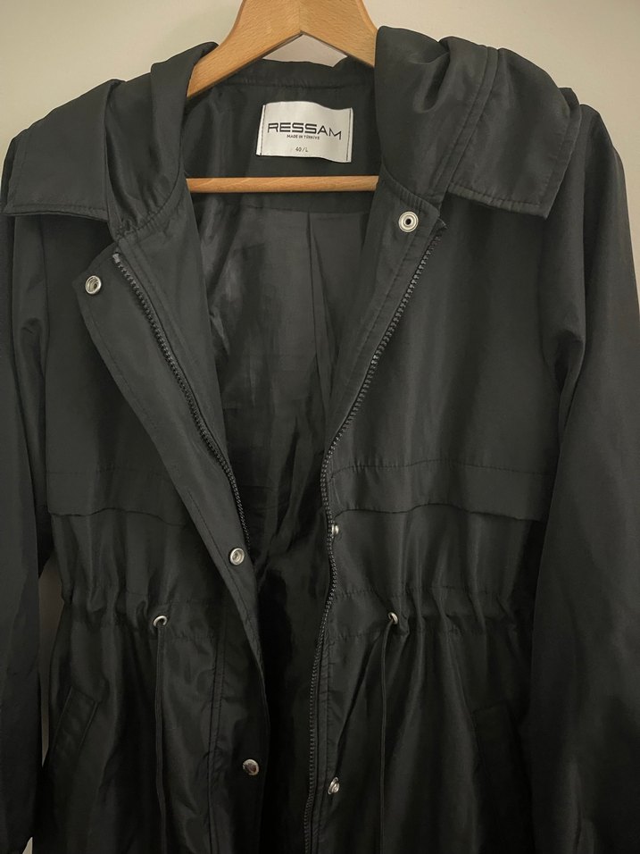 Düğmeli Siyah Midi Yağmurluk - Görsel 2