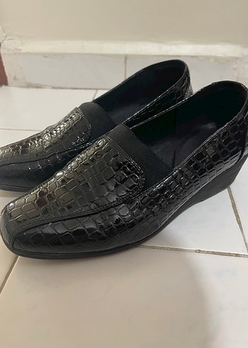 Siyah Yılan Desenli Blok Topuk Kadın Babet - Görsel 2