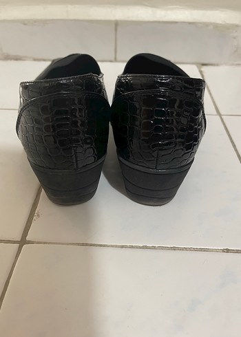 Siyah Yılan Desenli Blok Topuk Kadın Babet - Görsel 5