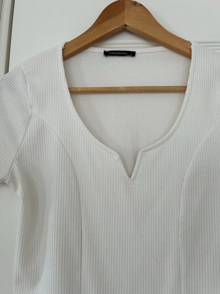 Kadın Beyaz V Yakalı Kısa Kollu Crop Üst - Görsel 3