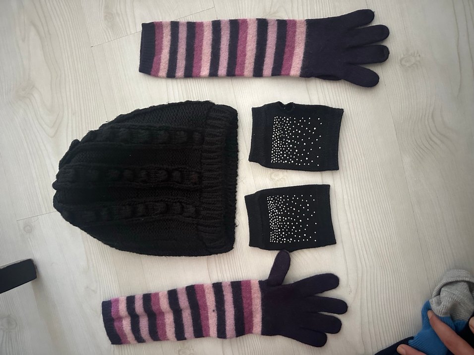 Mor Çizgili Örgü Kız Eldiveni bere - Görsel 2